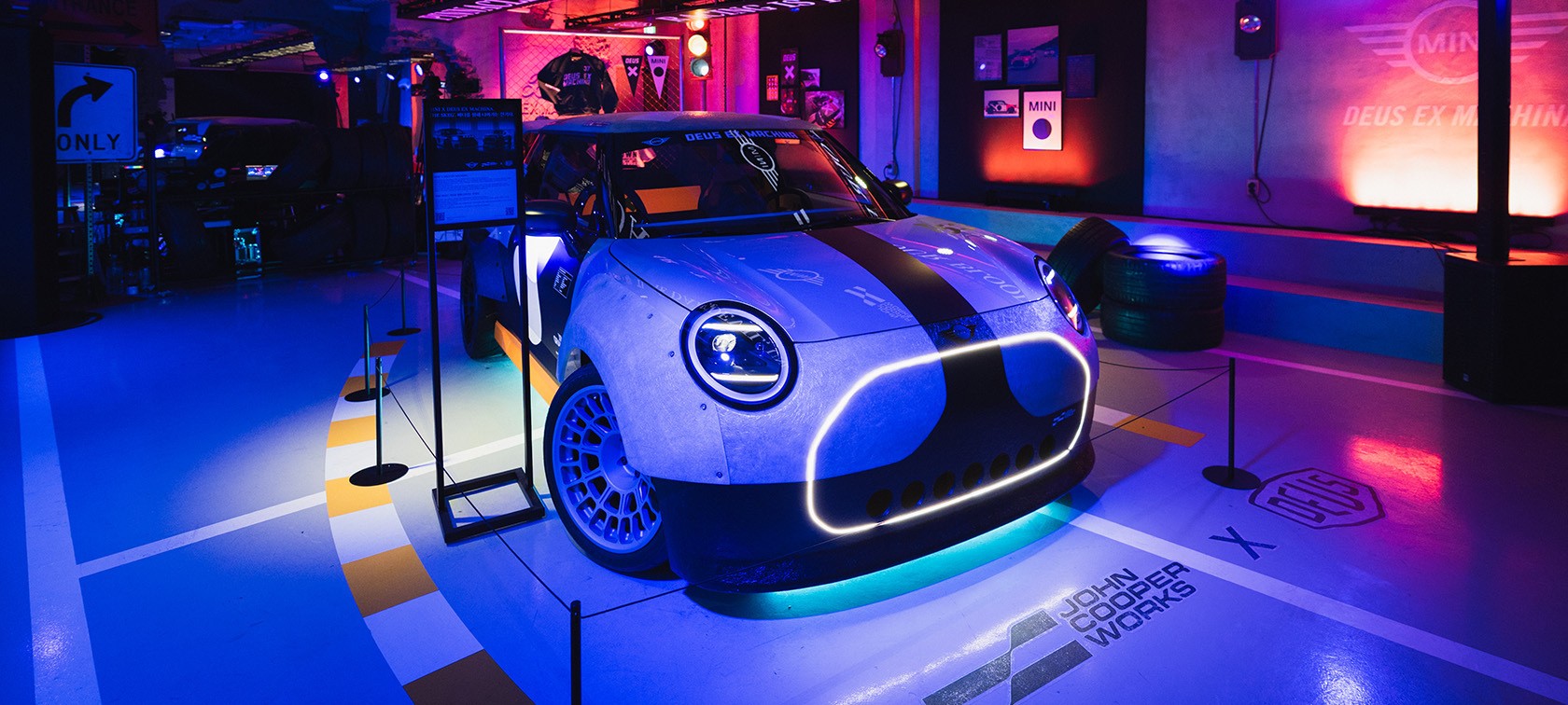 MINI X DEUS EX MACHINA.